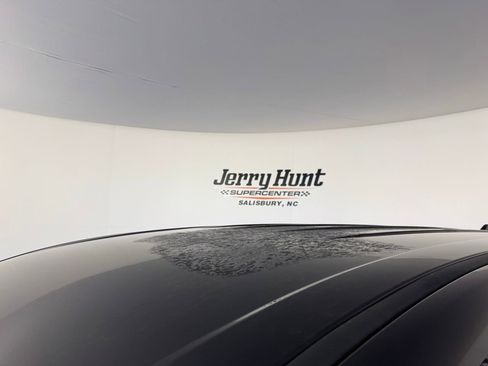 Used 2023 Chrysler Pacifica Touring-L image 4