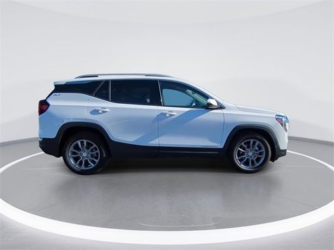 Used 2024 GMC Terrain SLT image 9