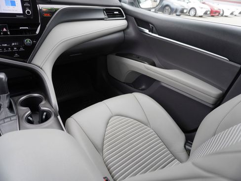 Used 2023 Toyota Camry SE image 13