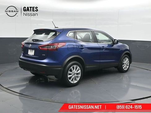 Used 2022 Nissan Rogue Sport S image 2