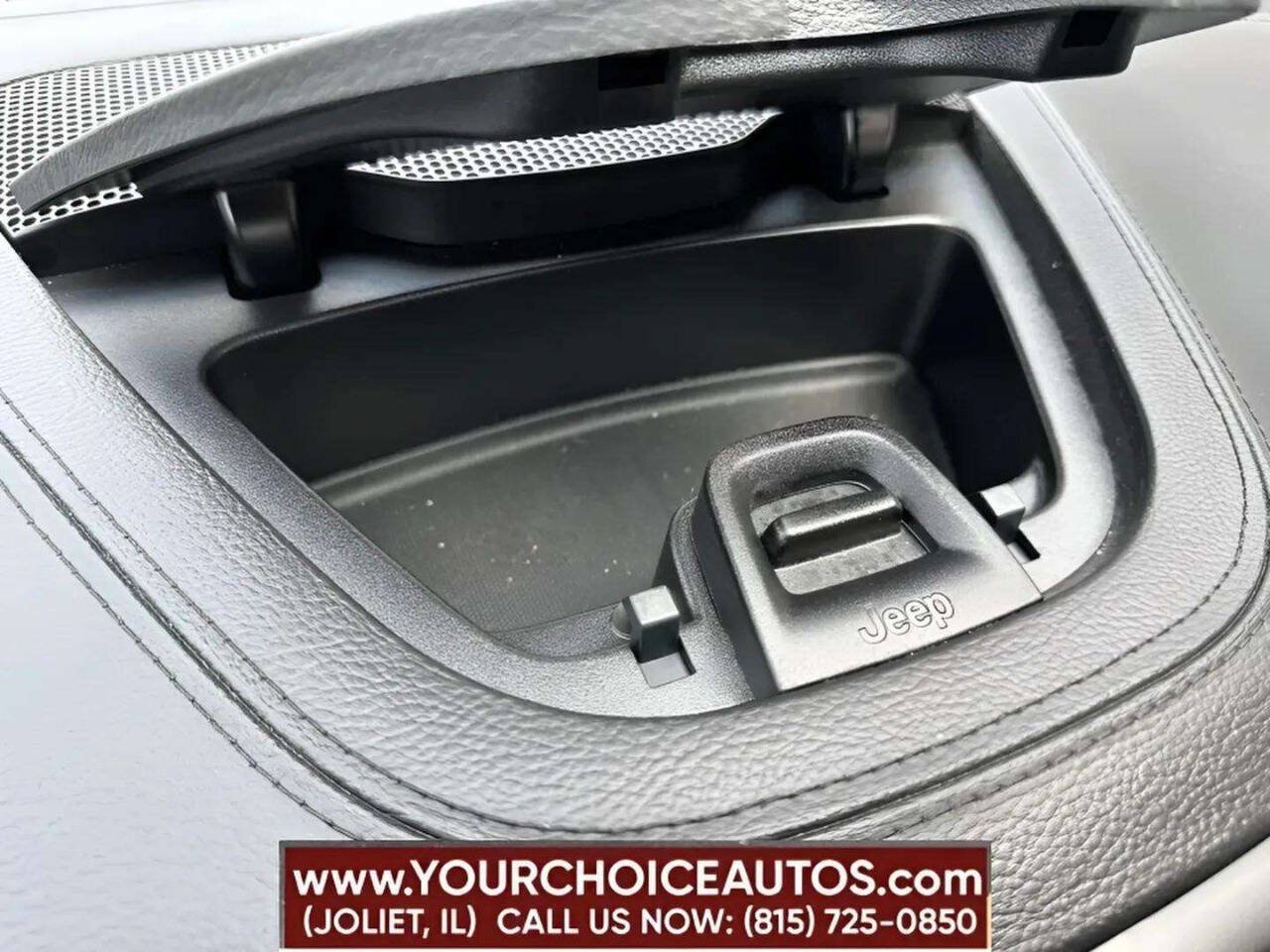 Used 2021 Jeep Cherokee Latitude Plus FWD image 24
