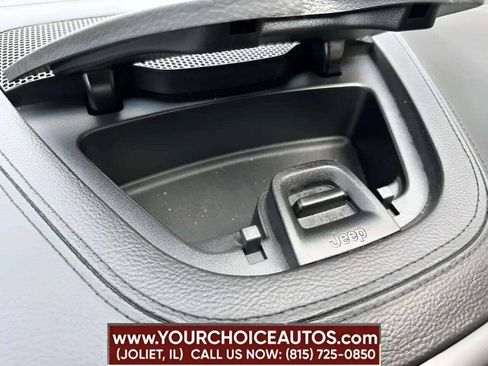 Used 2021 Jeep Cherokee Latitude Plus FWD image 24