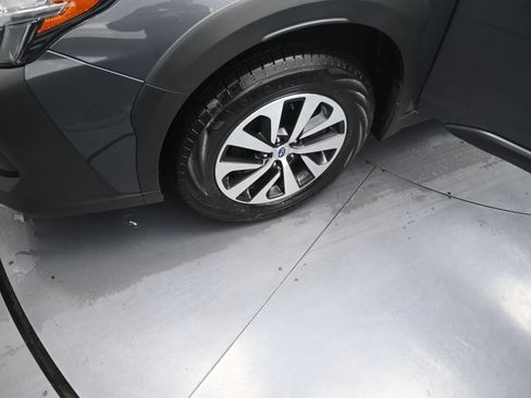 Used 2025 Subaru Outback Premium AWD/4WD image 17