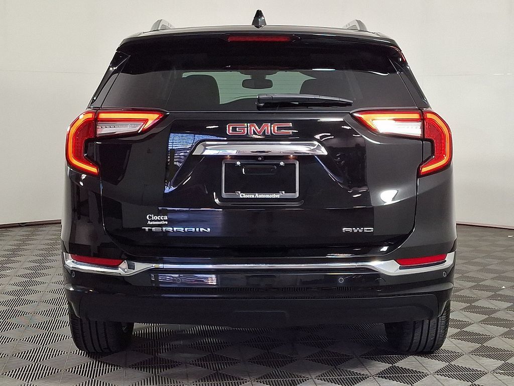 Used 2023 GMC Terrain Denali w/ Denali Premium Package AWD/4WD image 8
