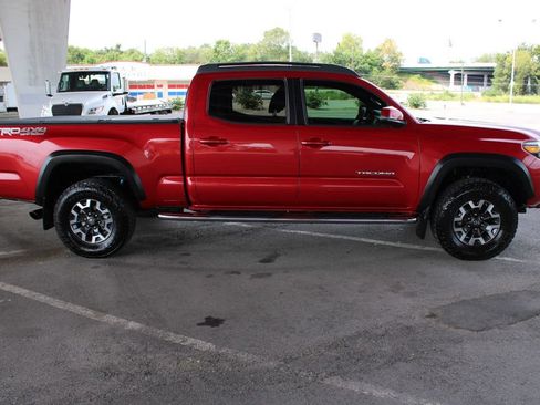 Used 2016 Toyota Tacoma TRD Off-Road AWD/4WD image 5