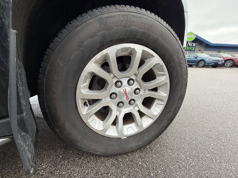 Used 2018 GMC Yukon SLE image 29