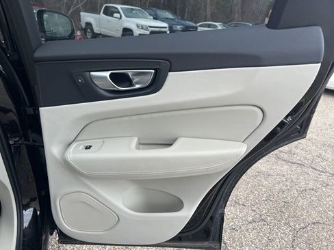 Certified 2024 Volvo XC60 T8 Ultimate w/ Protection Package Premier AWD/4WD image 18
