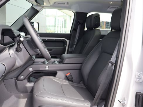 New 2026 Land Rover Defender 110 X-Dynamic SE AWD/4WD image 17