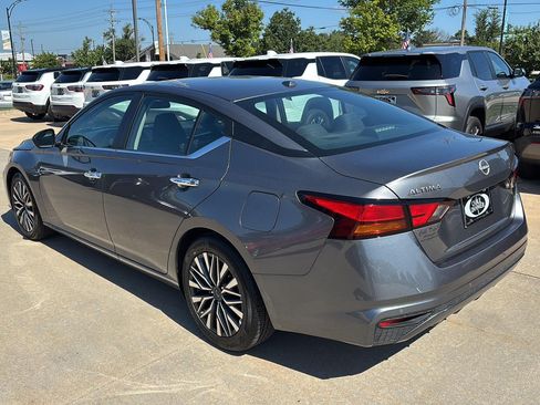 Used 2025 Nissan Altima 2.5 SV FWD image 4