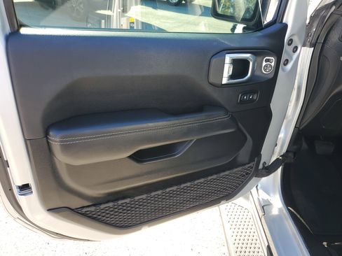 Used 2022 Jeep Gladiator Overland w/ Popular Equipment Package image 14