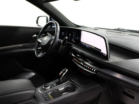 Used 2024 Cadillac XT4 Premium Luxury image 36