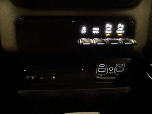 Used 2019 RAM 1500 Big Horn AWD/4WD image 32