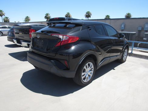 Used 2021 Toyota C-HR LE FWD image 3