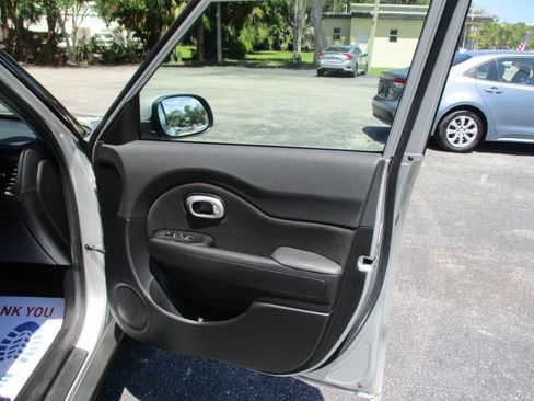 Used 2019 Kia Soul image 23