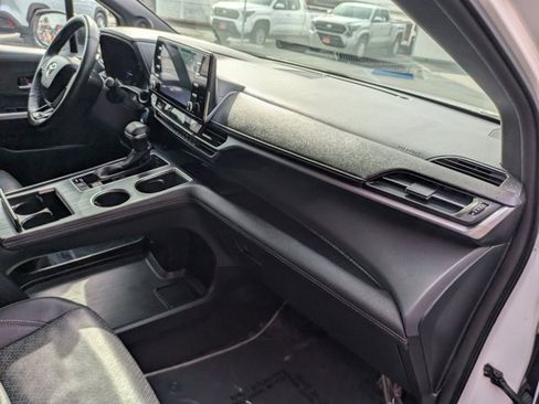Used 2023 Toyota Sienna XSE image 6