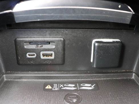 Used 2022 Buick Envision Avenir w/ Technology Package II image 44