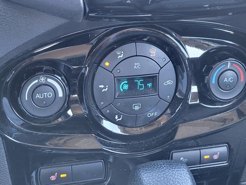 Used 2014 Ford Fiesta Titanium image 18