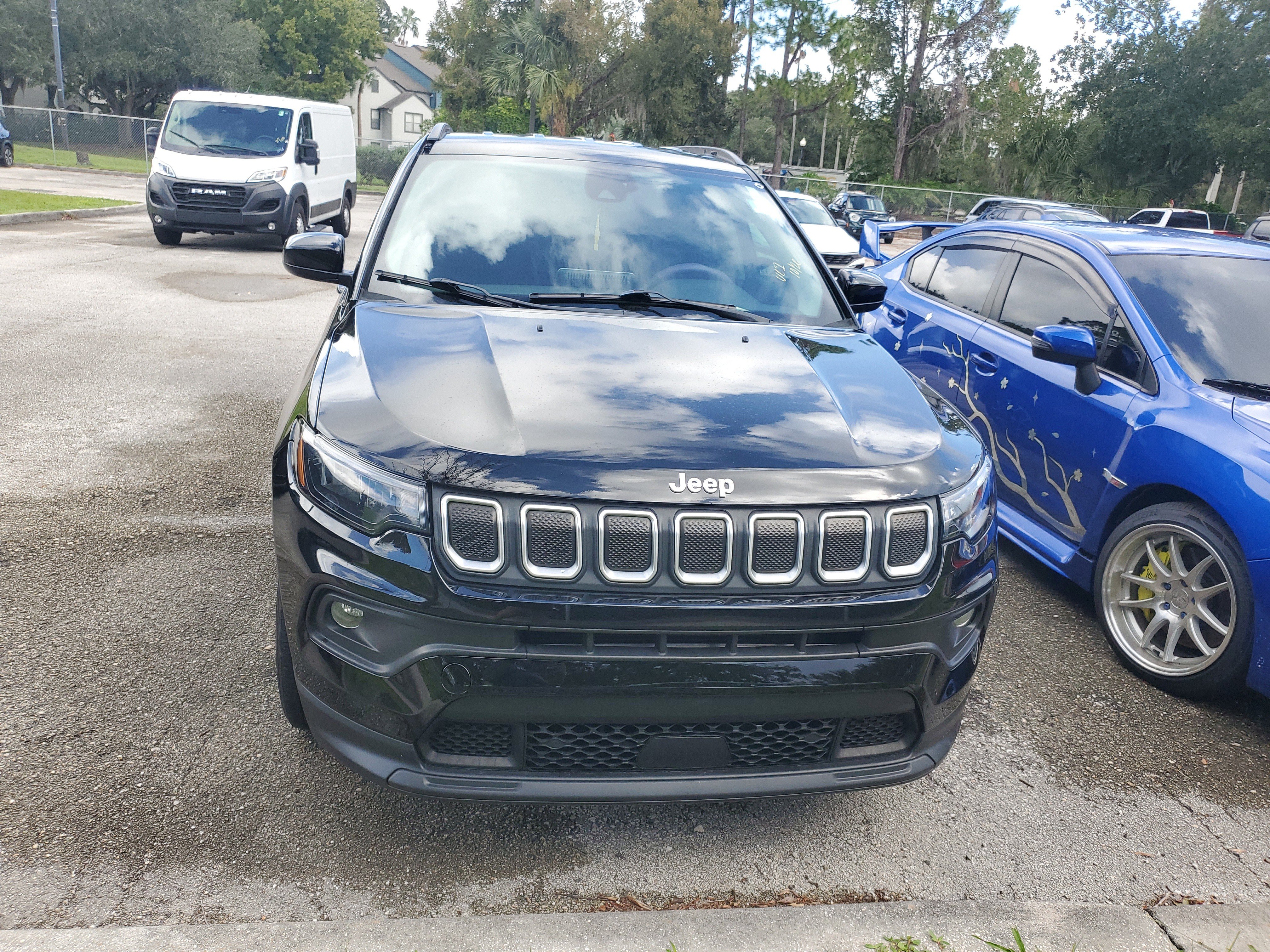 Used 2022 Jeep Compass Latitude FWD image 3