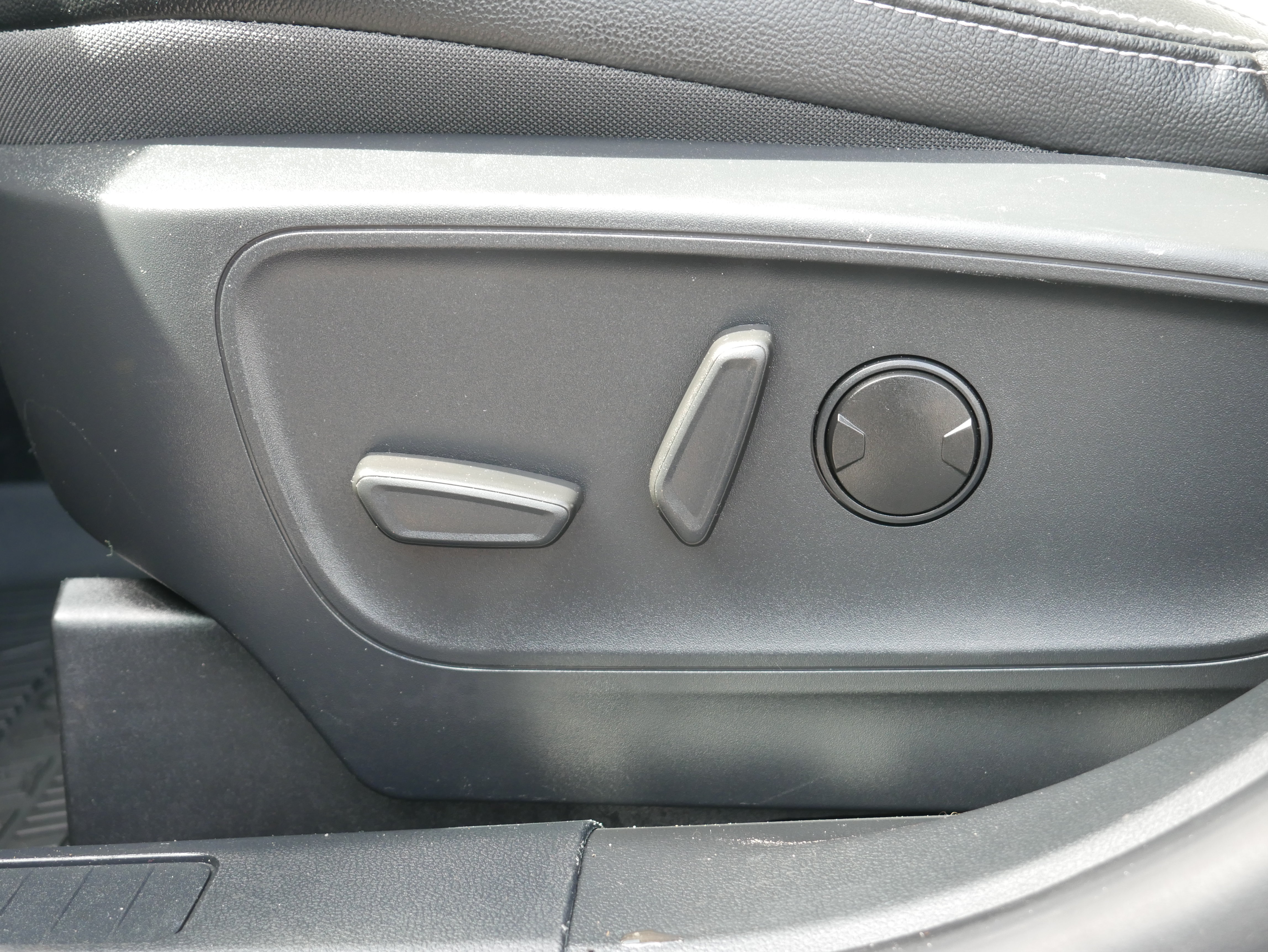 Used 2024 Ford Escape Platinum w/ Premium Technology Package AWD/4WD image 13