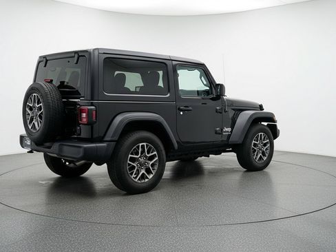 Used 2025 Jeep Wrangler Sahara image 9