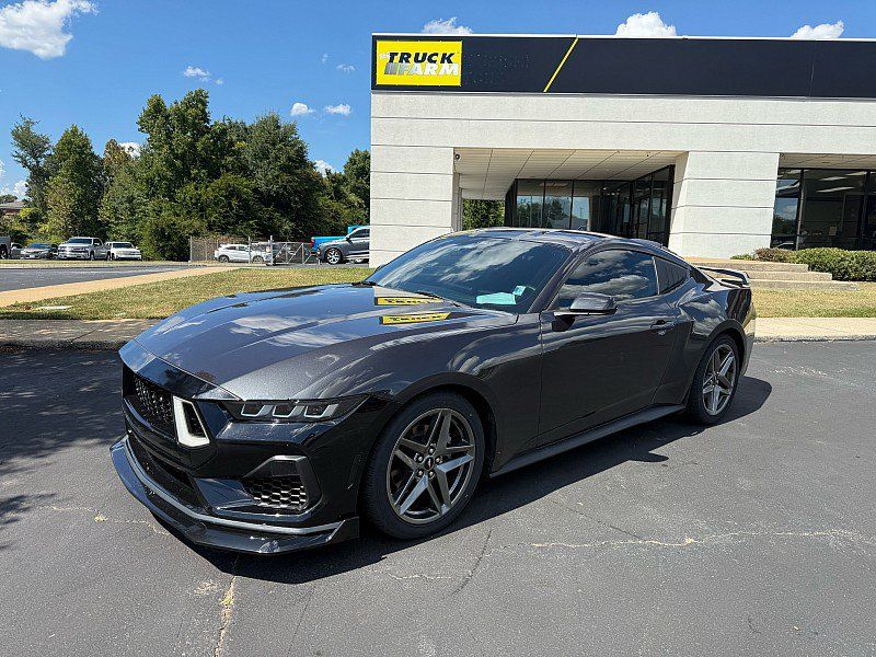 Used 2024 Ford Mustang Coupe RWD image 2