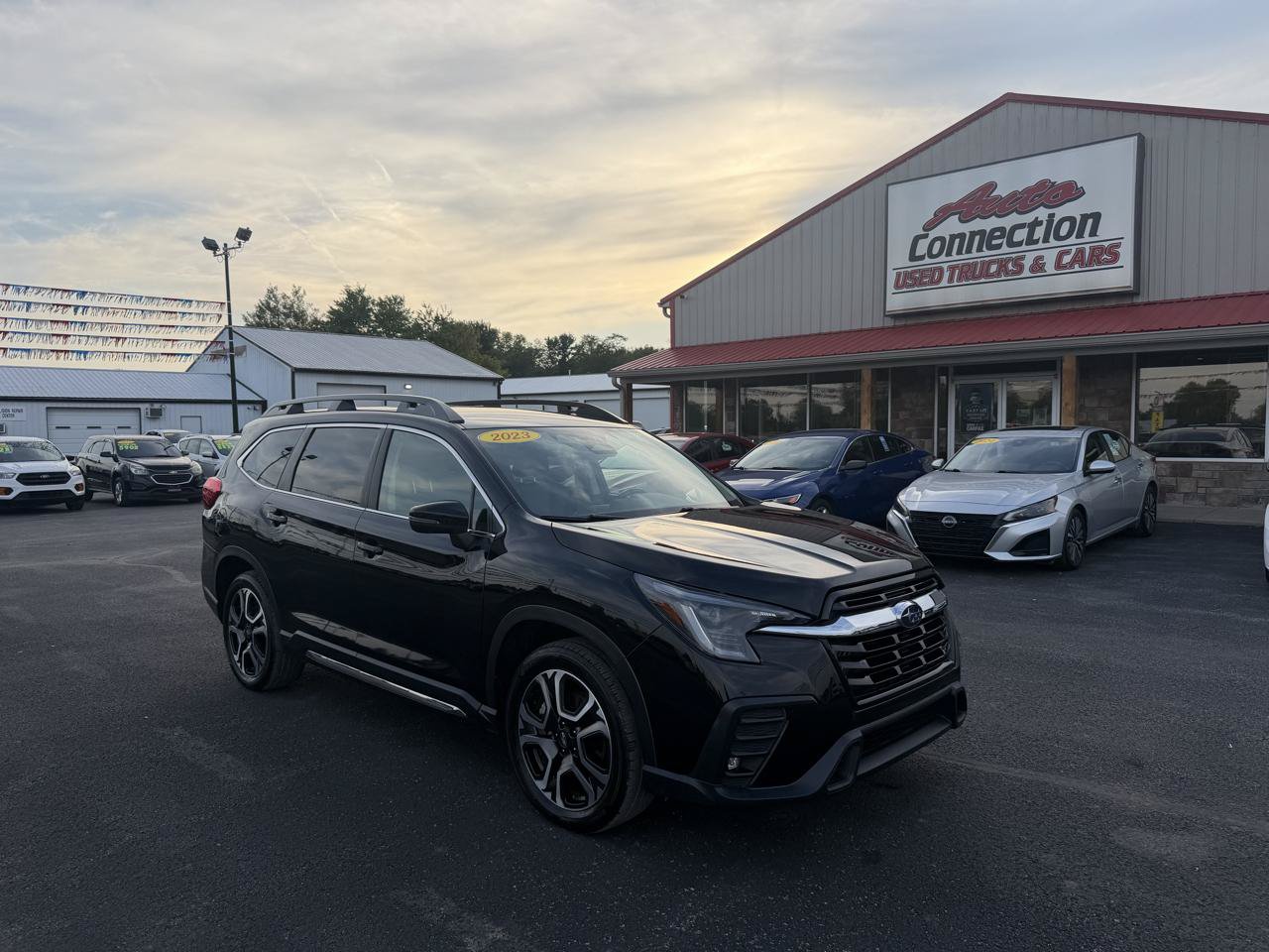 Used 2023 Subaru Ascent Limited AWD/4WD image 2