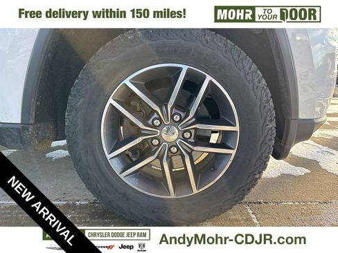 Used 2017 Jeep Grand Cherokee Limited image 33