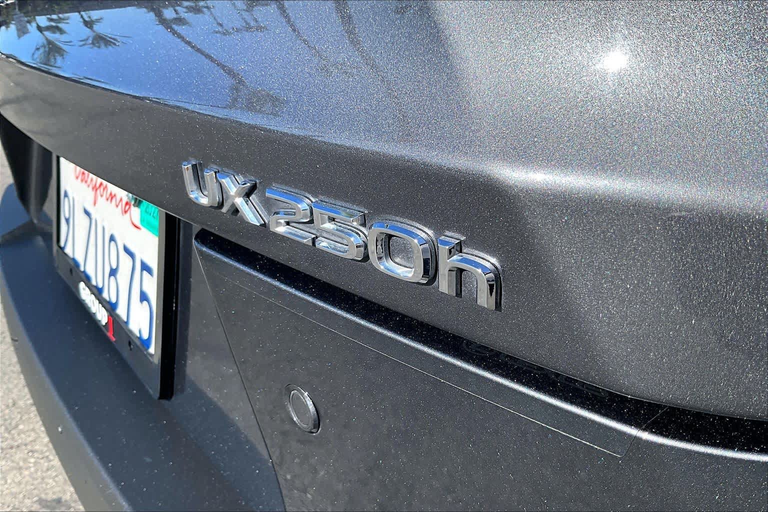 Certified 2024 Lexus UX 250h FWD image 9