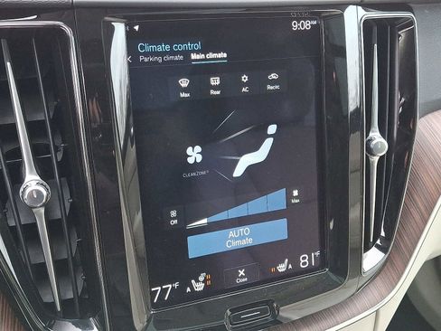 Used 2021 Volvo XC60 T5 Momentum w/ Premium Package image 16