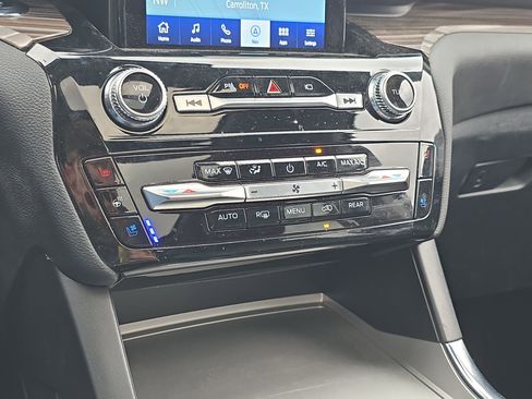 Used 2023 Ford Explorer Limited w/ Limited Technology Package image 19