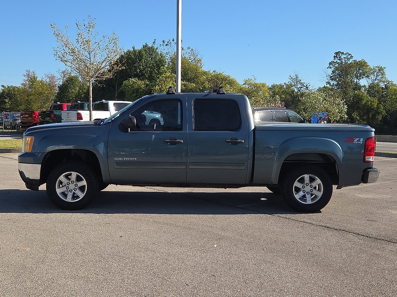 Used 2011 GMC Sierra 1500 SLE w/ Power Tech Package AWD/4WD image 3