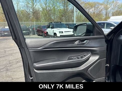 Used 2025 Jeep Grand Cherokee Laredo X AWD/4WD image 32