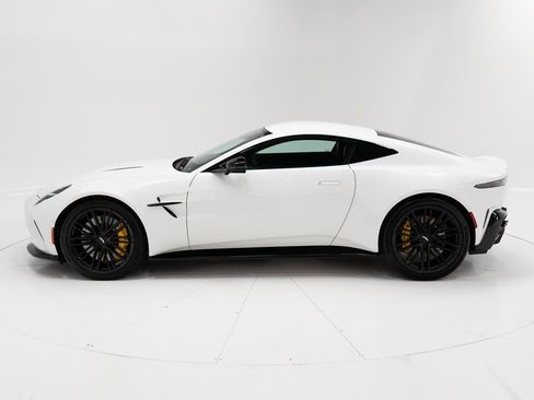 Used 2025 Aston Martin V8 Vantage image 2