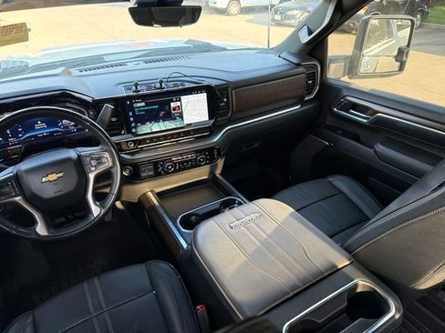 Used 2024 Chevrolet Silverado 3500 High Country w/ Technology Package AWD/4WD image 18