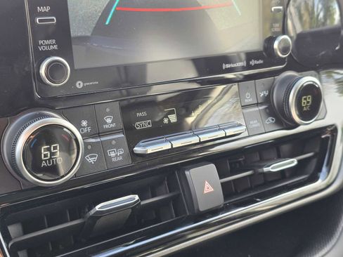 Certified 2020 Toyota Highlander XLE image 29