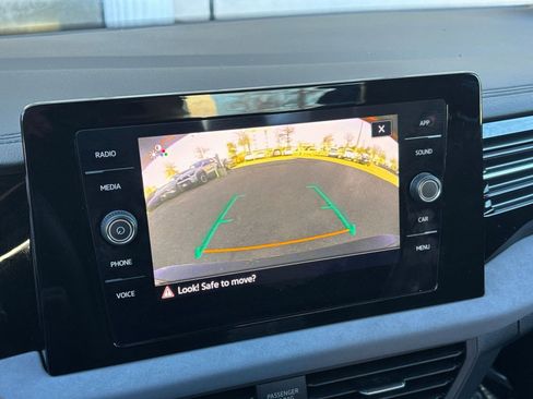 Used 2025 Volkswagen Jetta SE image 17