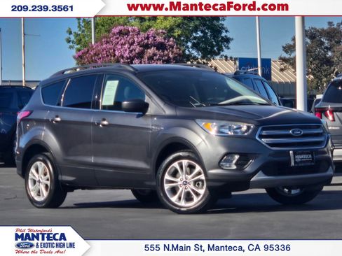 Used 2018 Ford Escape SE w/ SE Sync 3 Package AWD/4WD image 1