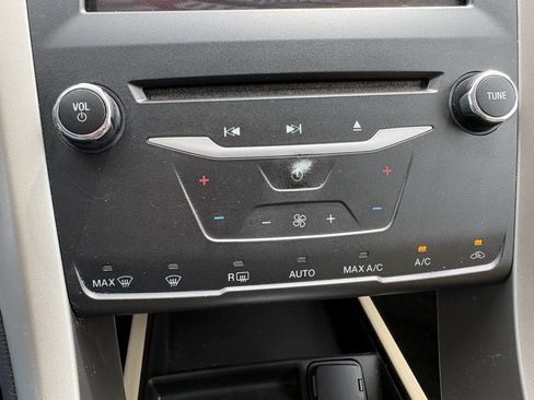 Used 2015 Ford Fusion SE FWD image 20