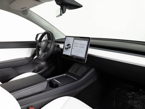 Used 2022 Tesla Model Y Performance AWD/4WD image 27
