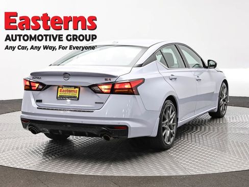 Used 2023 Nissan Altima 2.0 SR FWD image 5