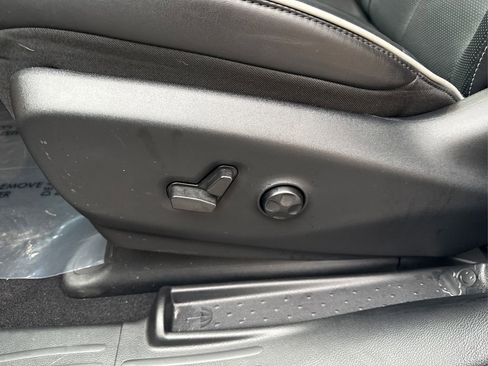 Used 2024 Chrysler Pacifica Limited w/ S Appearance Package image 42