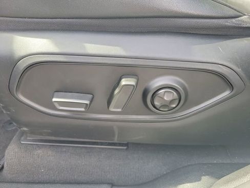Used 2023 Jeep Grand Cherokee L Laredo image 38