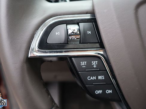 Used 2023 Lincoln Nautilus Reserve AWD/4WD image 15