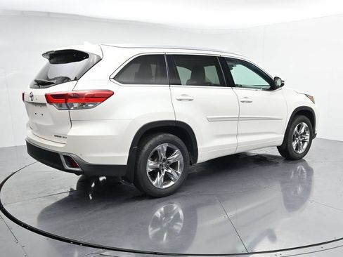 Used 2019 Toyota Highlander AWD V6 image 8