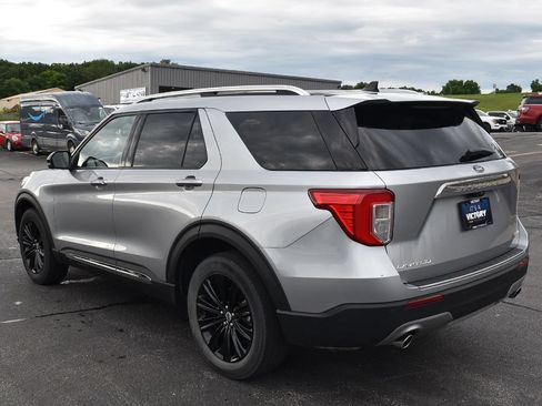 Used 2022 Ford Explorer Limited w/ Equipment Group 301A AWD/4WD image 2