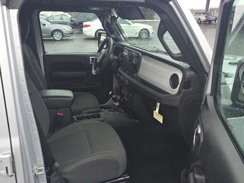 Used 2024 Jeep Wrangler Unlimited w/ Convenience Group image 11