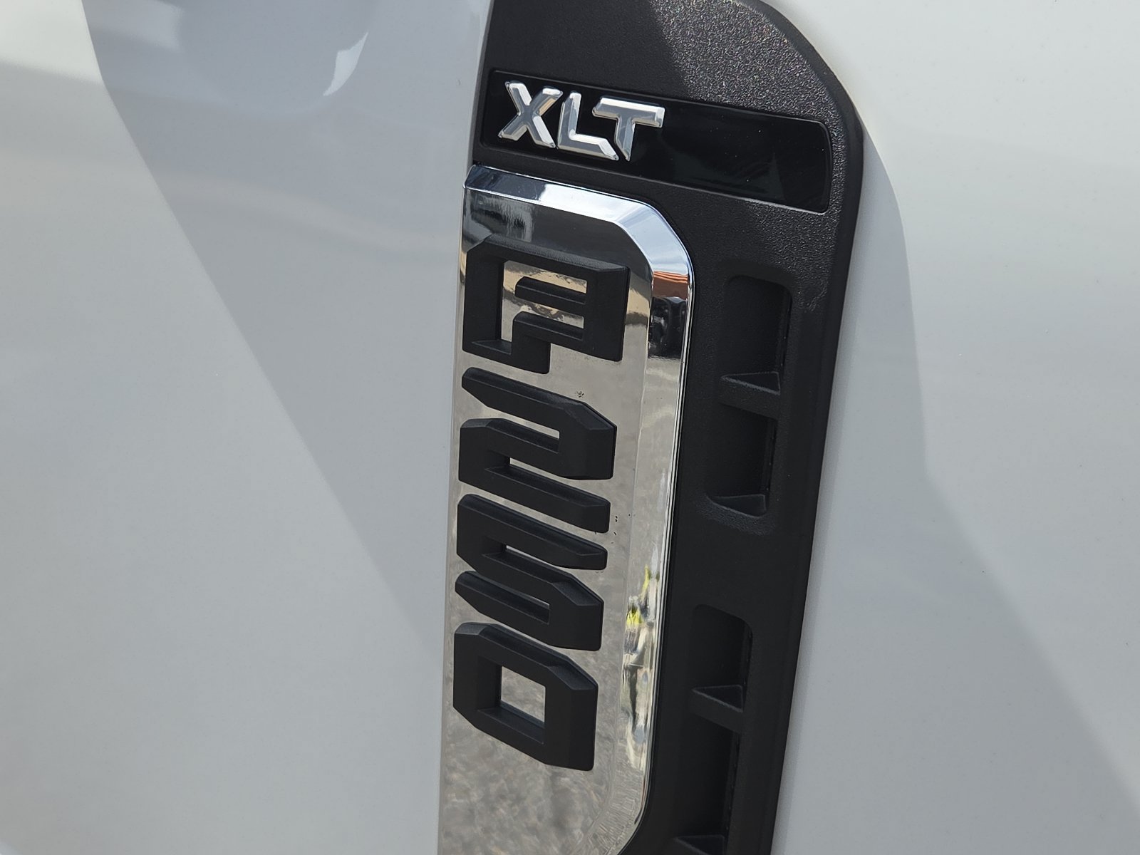 Used 2023 Ford F250 XLT w/ FX4 Off-Road Package AWD/4WD image 8