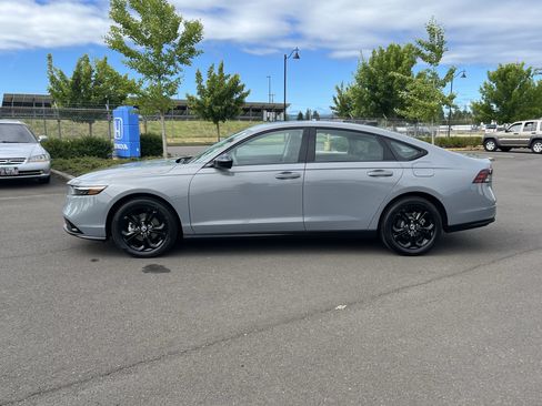 Used 2025 Honda Accord SE image 2