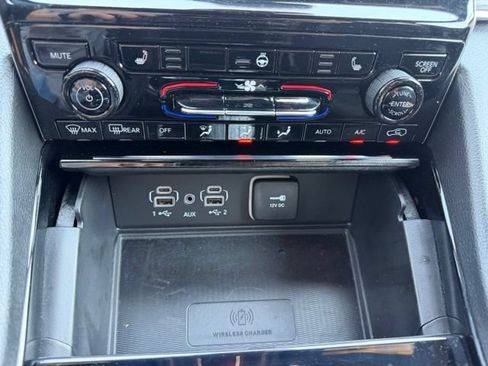 Used 2023 Jeep Grand Cherokee L Laredo AWD/4WD image 29