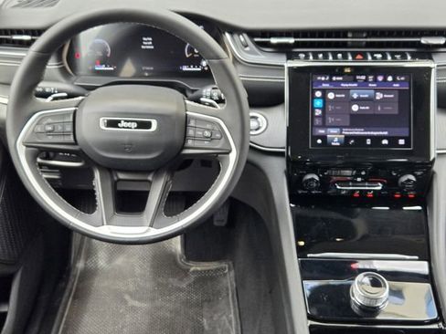 Used 2023 Jeep Grand Cherokee Laredo w/ Luxury Tech Group I AWD/4WD image 35
